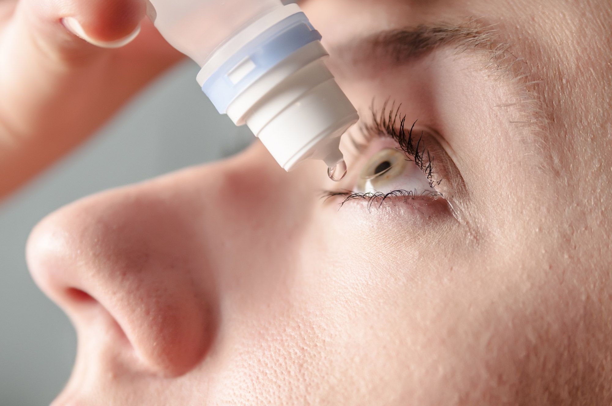 Thuốc kháng viêm nhỏ mắt steroid dùng khi nào, những nguy cơ khi lạm dụng?