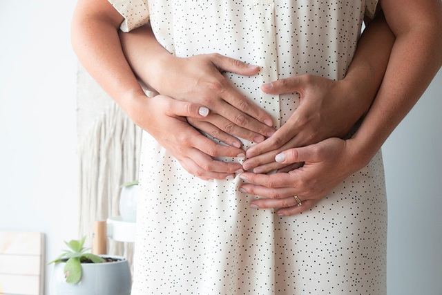 'Chuyện ấy' khi mang thai có thể gây lõm đầu thai nhi, lo lắng thái quá hay có cơ sở?