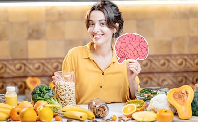 4 loại thực phẩm tốt nhất đối với não bộ và 4 loại thực phẩm cần tránh xa