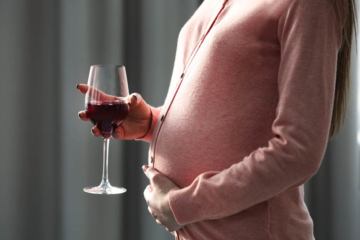 Uống rượu khi mang thai có thể làm thay đổi cấu trúc não của em bé