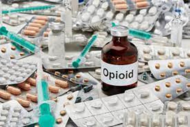 Làm gì khi xuất hiện tác dụng phụ của thuốc giảm đau opioid?