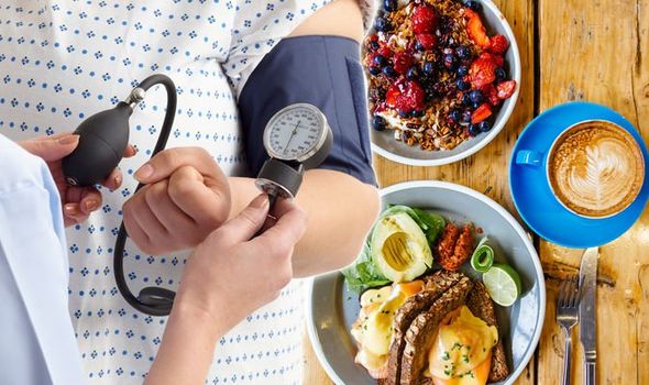 Người bị tăng huyết áp cần tránh ăn gì trong những ngày Tết?