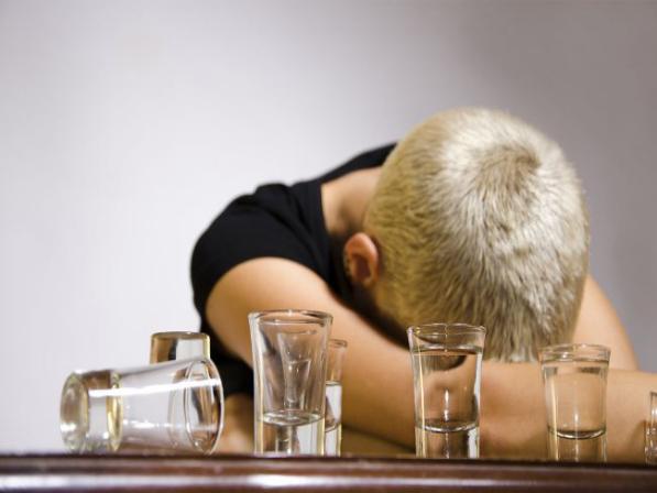 Tác hại của bia rượu và cách giải rượu cần thuộc 'nằm lòng' để Tết vui mà vẫn khỏe