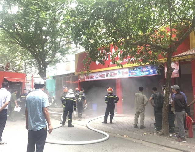 Cháy tại siêu thị ở Mai Dịch, Hà Nội