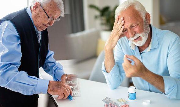 Thuốc giảm đau ibuprofen có liên quan đến các vấn đề về dạ dày, tim và thận
