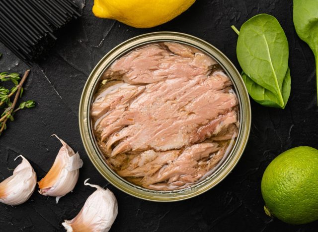 Có cần đun nóng thịt hộp, cá hộp trước khi ăn để ngừa ngộ độc Botulinum?