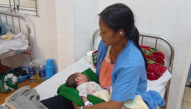 Phụ nữ Gia Lai nghe theo lời bác sĩ để sinh con an toàn