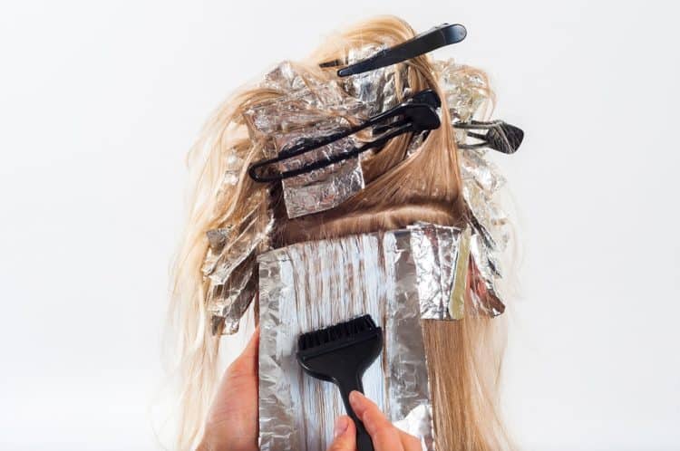 Nhuộm tóc thường xuyên có ảnh hưởng tới sức khỏe không?
