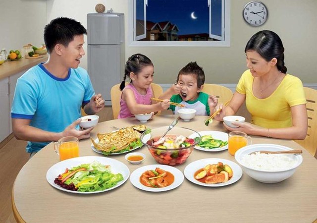 Cách tổ chức bữa ăn hợp lý và đủ dinh dưỡng trong gia đình
