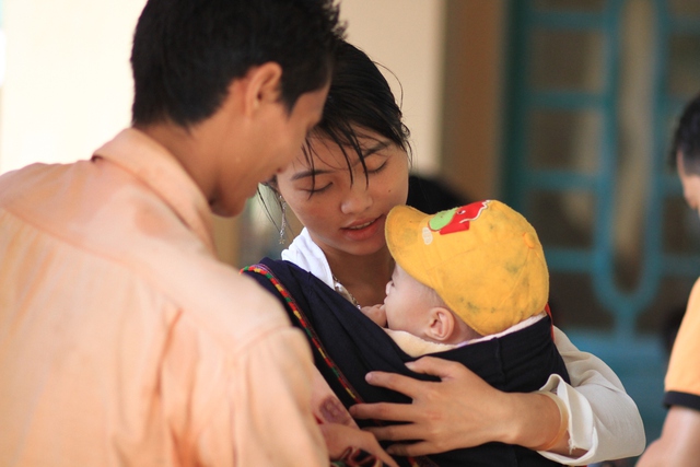 Chăm sóc trẻ sơ sinh theo từng giai đoạn phát triển