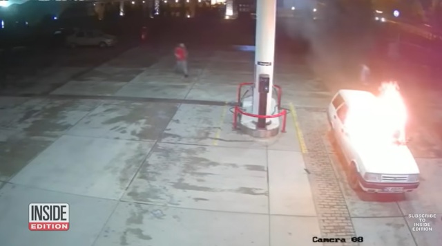 [Video] Ô tô bất ngờ bốc cháy ở cây xăng