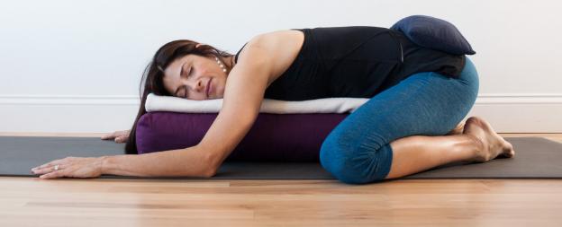 7 động tác yoga đẩy lùi các triệu chứng cảm cúm, giảm mệt mỏi