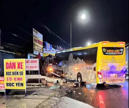 Tai nạn giữa xe khách và ô tô 16 chỗ ở Đồng Nai, 9 người thương vong