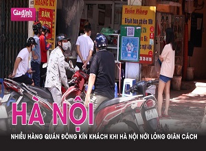 Hà Nội: Người dân xếp hàng dài để mua phở, bún chả khi được nới lỏng giãn cách