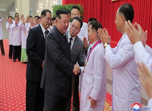 Triều Tiên tuyên bố chiến thắng Covid-19, ông Kim Jong-un từng ốm nặng