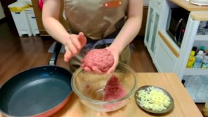 Cách làm món bánh hamburger nhân phô mai béo ngậy chuẩn Nhật (Phần 2)