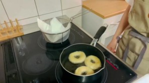 Cách làm bánh rán donut tại nhà đơn giản nhất ngon khó cưỡng (Phần 3)