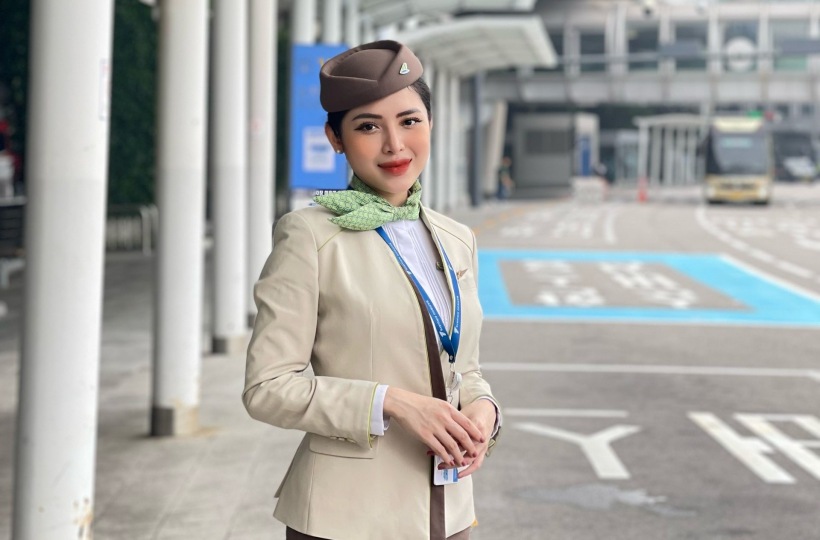 Nữ tiếp viên hàng không hot nhất Sài thành da trắng như tuyết