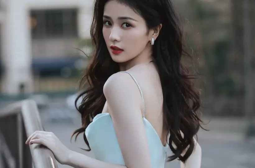Vẻ đẹp ngọt ngào của 'nữ thần thế hệ mới' Bạch Lộc