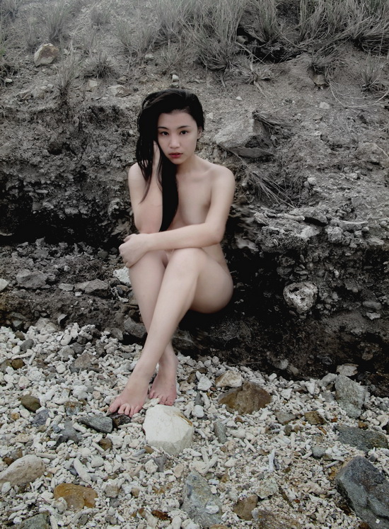 Lại sốc với ảnh nude khỏa thân của Mai Hải Anh tại bãi biển Nha Trang