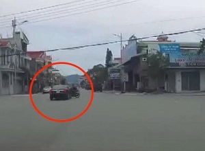 'Núp bóng ông lớn' qua đường, tài xế bị tông bay