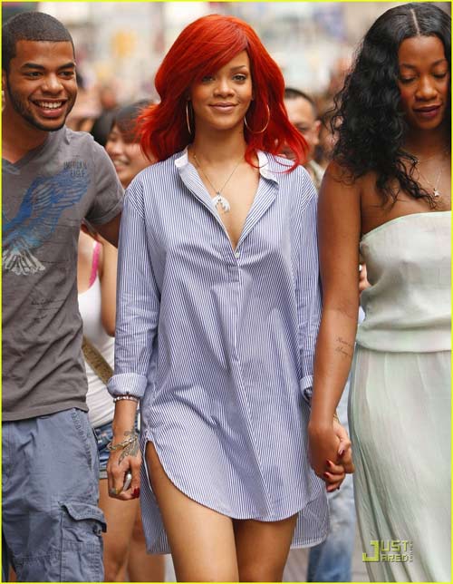 Rihanna đi chơi quên mặc quần  Riri-2